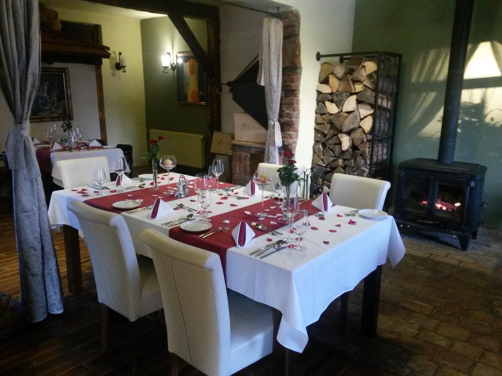 Barock Restaurant&Pension Topoľčany Extérieur photo