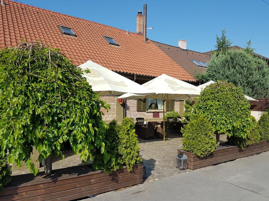 Barock Restaurant&Pension Topoľčany Extérieur photo