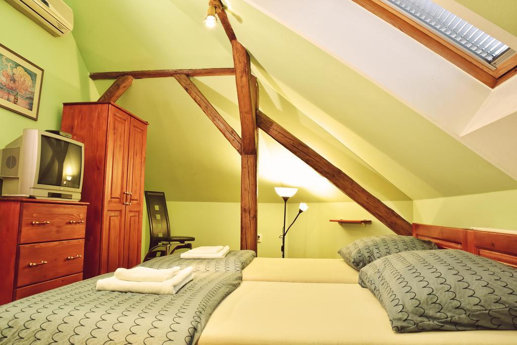Barock Restaurant&Pension Topoľčany Extérieur photo